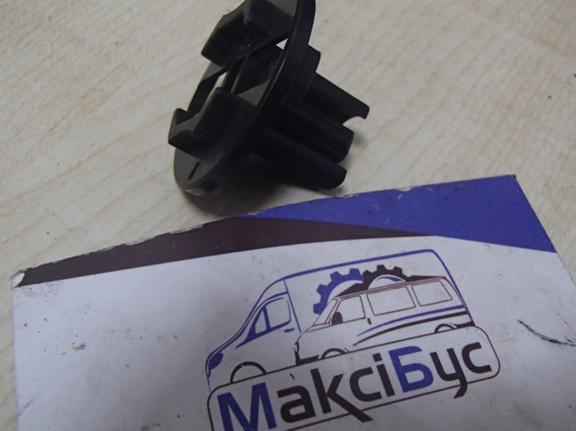 MERCEDES 1248210520 Клипса крепления фары в наличии Черкассы