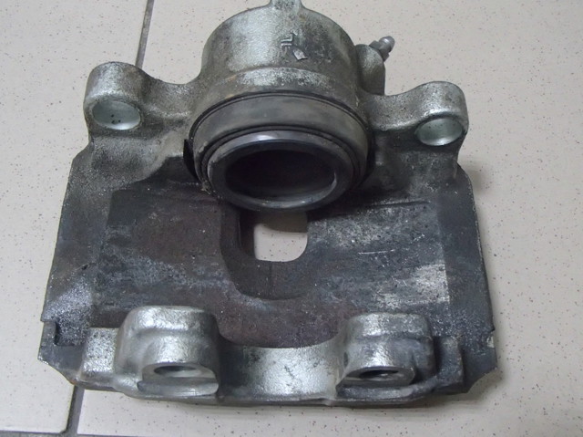 Суппорт тормозной, передний, правый 1835113 FORD
