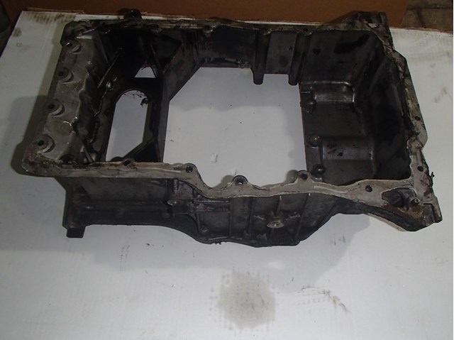 Масляный поддон двигателя 215102F101 HYUNDAI