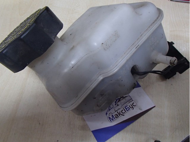 Бачок главного тормозного цилиндра 585293E100 HYUNDAI