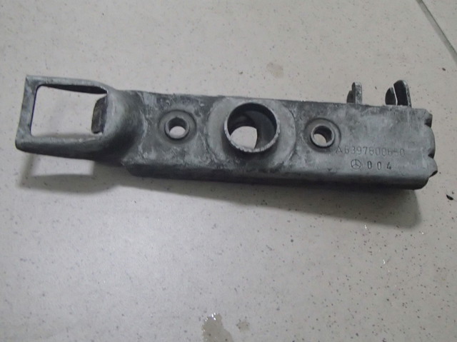 Замок крышки капота Mercedes Sprinter 2 3-t