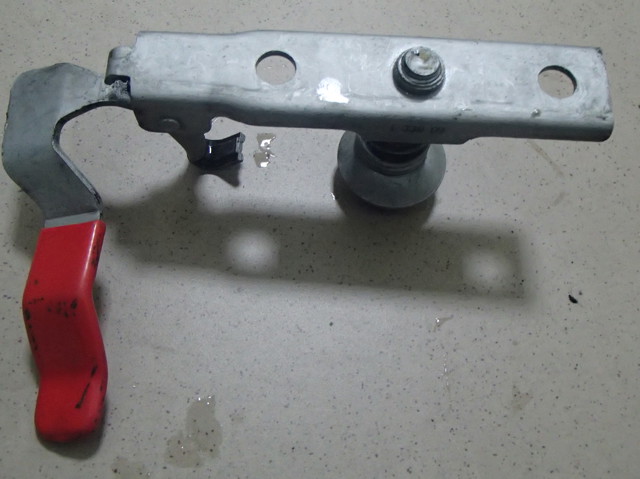 Замок крышки капота 6397500750 MERCEDES