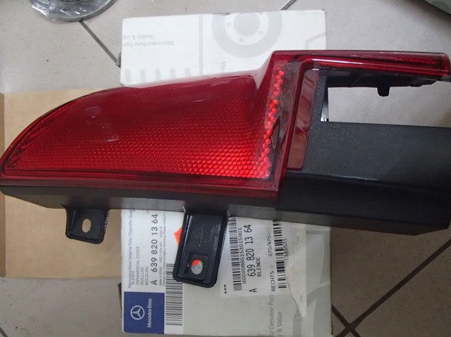 Фонарь задний правый, верхний 6398201364 MERCEDES