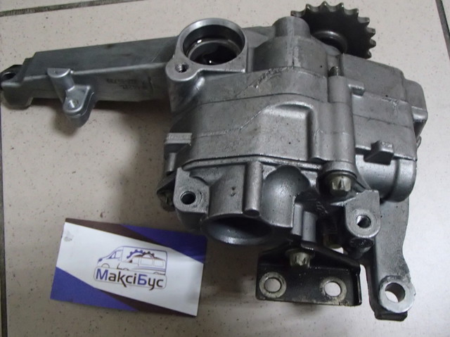 Помпа масляная 6421802101 MERCEDES
