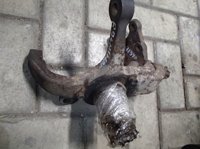 Кулак поворотный передний правый 94173340 OPEL
