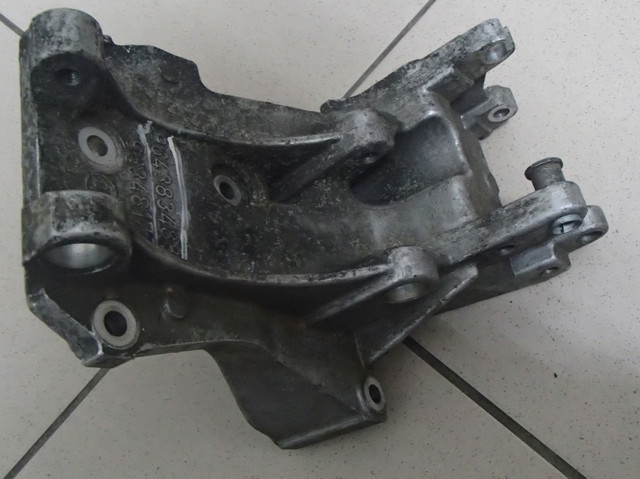 Кронштейн крепления генератора Citroen C5 1