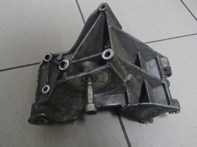 PEUGEOT 9643834880 Кронштейн генератора в наличии Ирпень