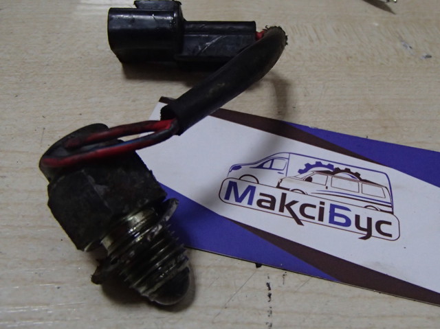 Датчик индикатора раздаточной коробки включения полного привода MB811554 MITSUBISHI