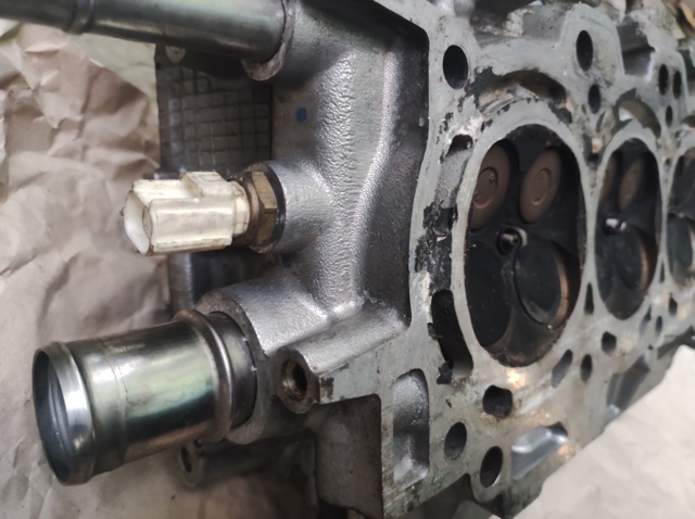 Головка блока цилиндров 1110139686 TOYOTA