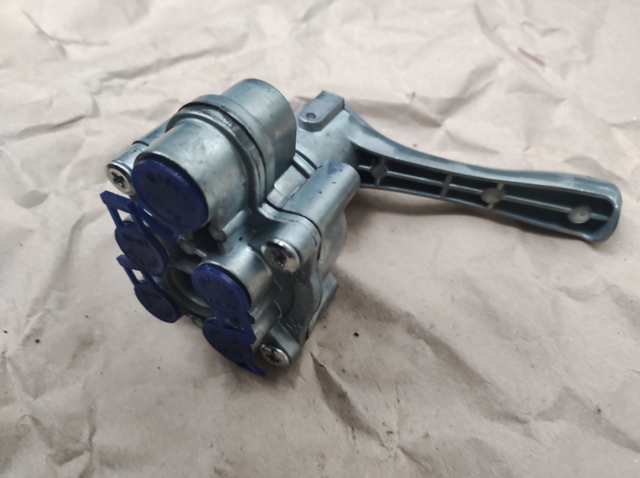 Клапан регулировки уровня кузова 4630320200 WABCO