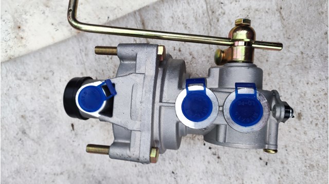 Регулятор тормозных сил 4757100200 WABCO