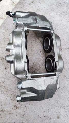 Суппорт тормозной передний правый 4773060130 TOYOTA