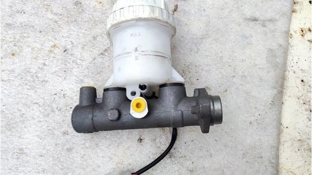 Цилиндр главный тормоза (гидротормозов) Митсубиси Спейс-Вагон II