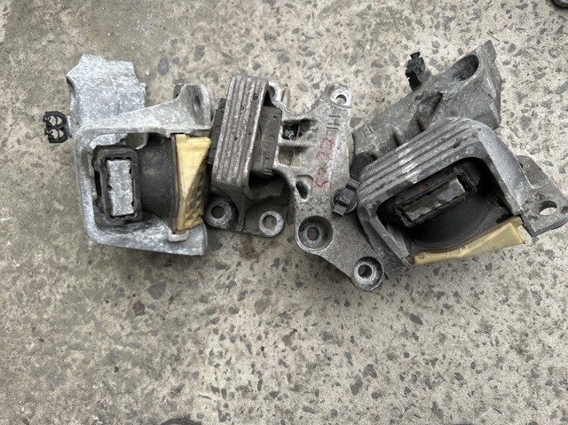 Правая подушка двигателя 112100017R RENAULT