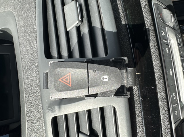 252100502R RENAULT Кнопка аварийки купить в Ирпень