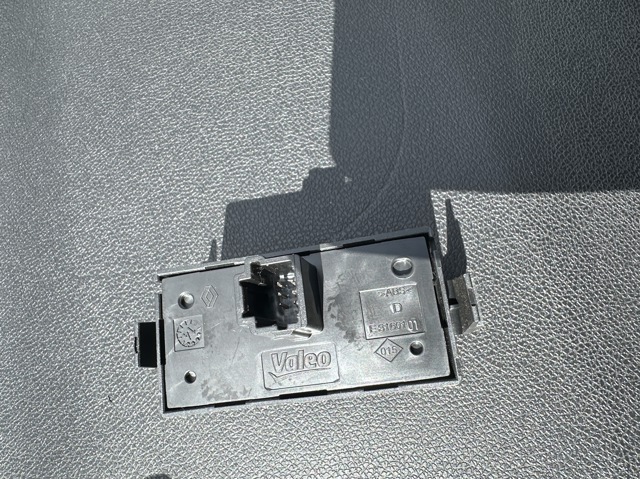 RENAULT 252100502R Кнопка аварийки в наличии Днепр