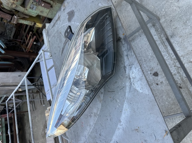Фара правая 260101010R RENAULT