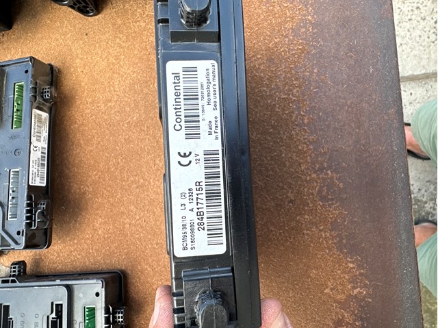 Панель предохранителей 284B17715R RENAULT