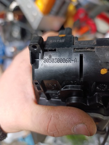 805030006R RENAULT Замок водительской двери купить в Киев