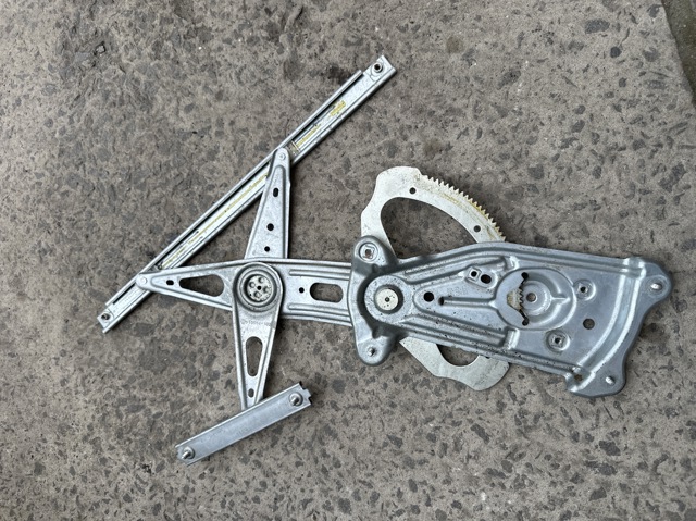 Механизм стеклоподъемника двери задней, левой 827216769R RENAULT