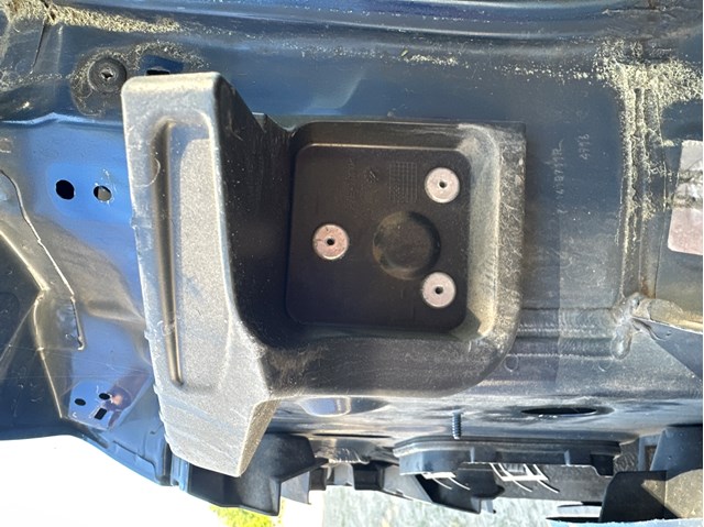 Левый кронштейн заднего бампера 850450815R RENAULT