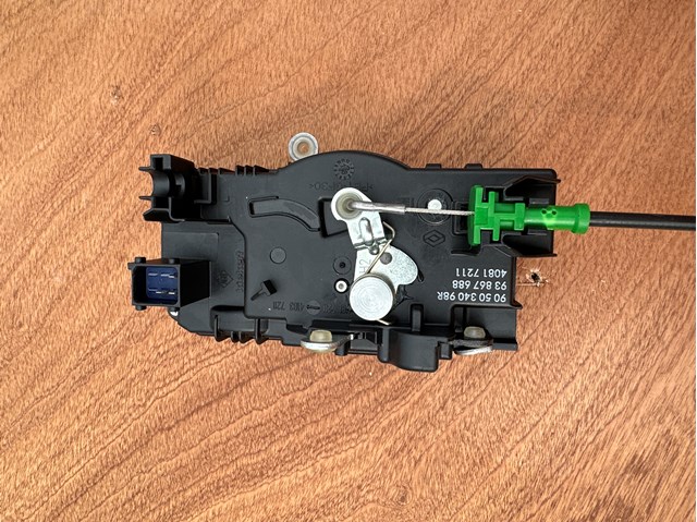 Замки и ручки дверей задка (две двери) 905034098R RENAULT