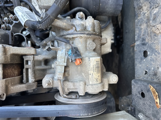 Компрессор системы кондиционирования 926007691R RENAULT
