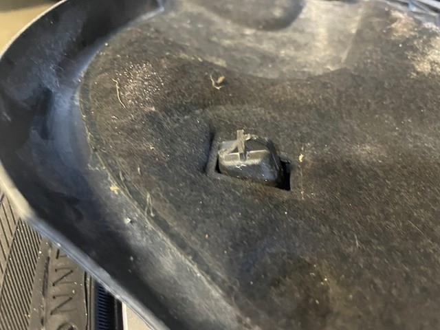 MERCEDES A2720101067 Крышка двигателя в наличии Кривой Рог