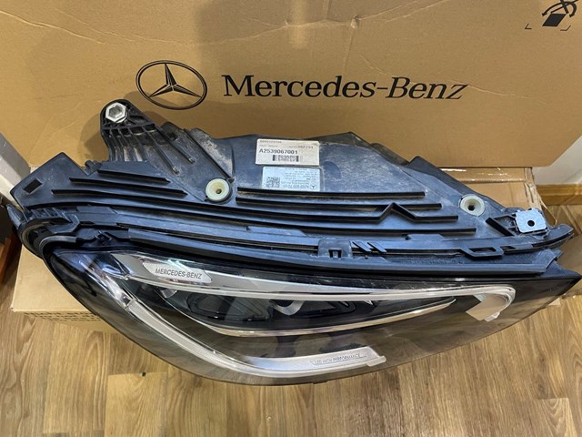 MERCEDES A2539068201 Фара правая в наличии Львов