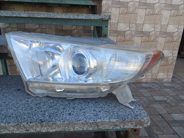 Основная фара в сборе левая 811500E130 TOYOTA