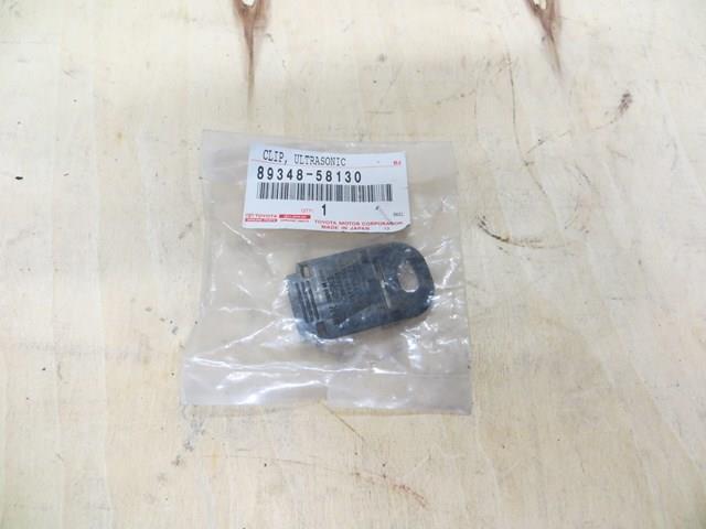 8934858130 TOYOTA Кронштейн датчика парктроника передний боковой купить в Полтава
