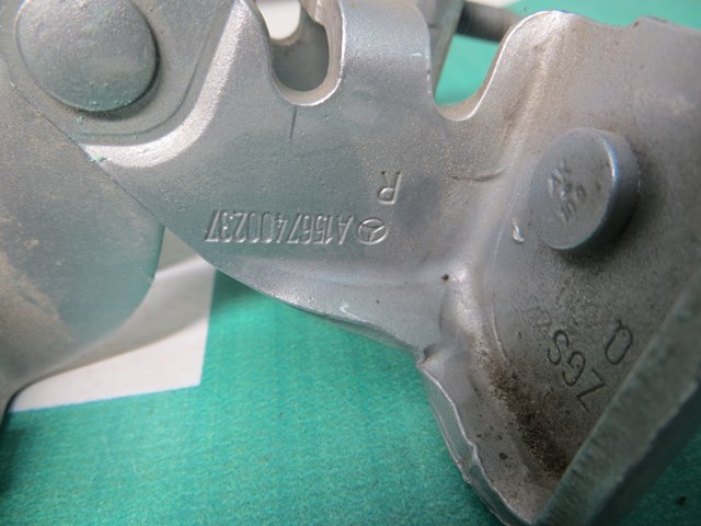 MERCEDES A1567400237 Петля задней двери в наличии Днепр