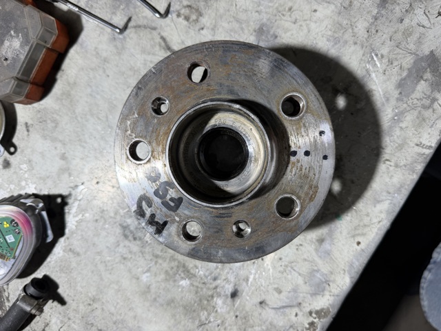 Ступица заднего колеса 31208098973 BMW