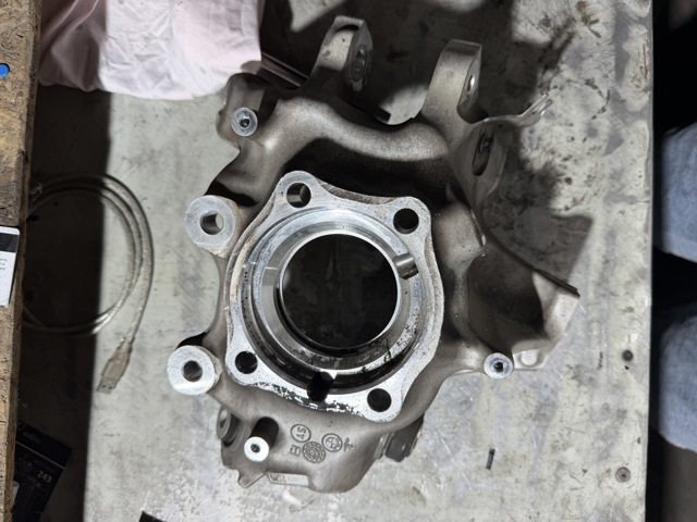 33309503996 BMW Цапфа задняя правая купить в Черкассы