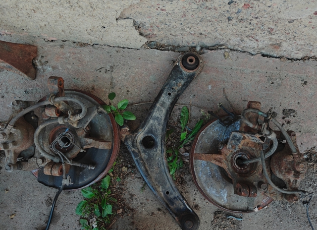 Рычаг передний нижний левый 4013A427 MITSUBISHI