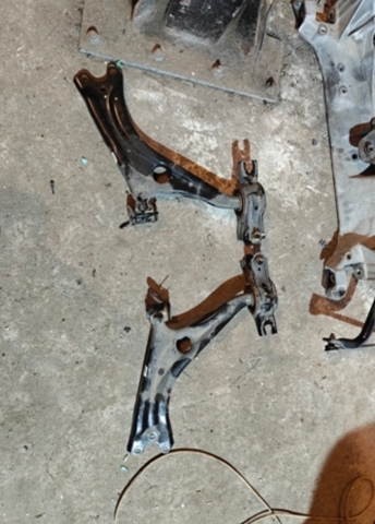 Рычаг передней подвески нижний, правый 51350T20A10 HONDA