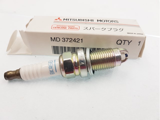 MD372421 Mitsubishi свеча зажигания