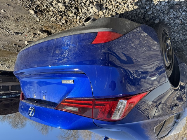 Задний бампер 5215953940 TOYOTA