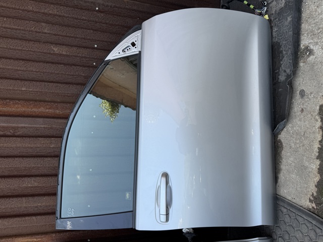 Пассажирская передняя дверь 6700160710 TOYOTA