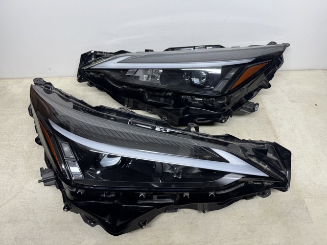 Фара правая 8114578280 TOYOTA
