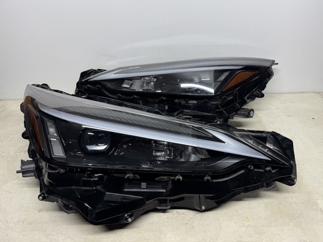 TOYOTA 8114578280 Правая фара в наличии Каменское