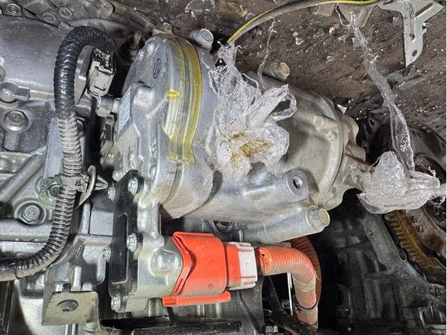 Насос кондиционера 926005SA1A NISSAN