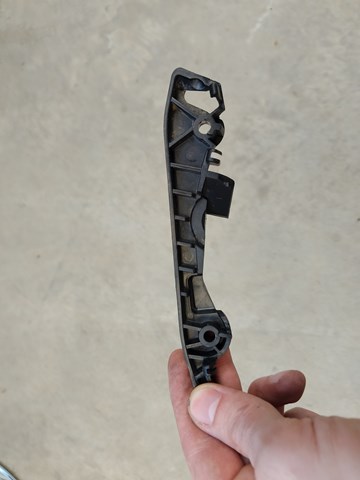 BMW 51117385350 Направляющая переднего бампера правая в наличии Павлоград