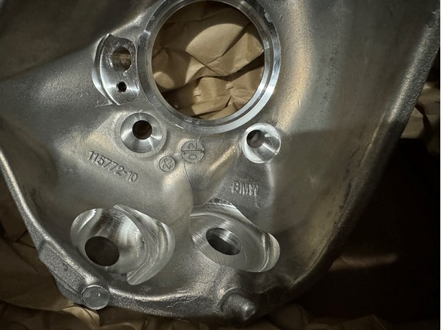31216882596 BMW Цапфа передняя правая купить в Ирпень