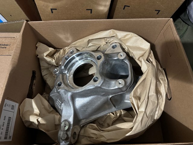 31216882596 BMW Цапфа (поворотный кулак) передний правый купить в Одесса