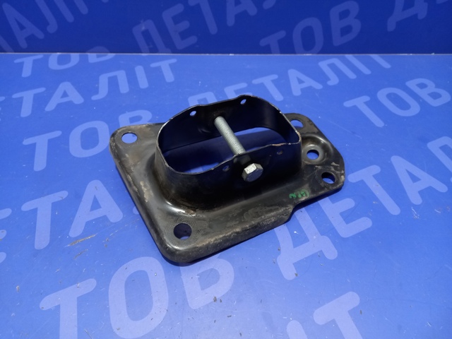 VAG 1K0505130L Кронштейн задней балки в наличии Львов