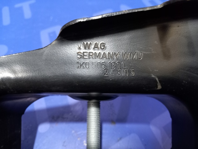 VAG 1K0505130L Кронштейн задней балки в наличии Хмельницкий