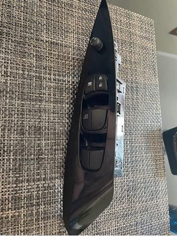 Кнопки переднего левого стекло подъёмника 254015SA0A NISSAN