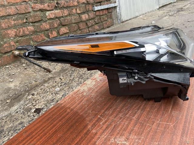 811100E290 TOYOTA Правая фара купить в Ужгород