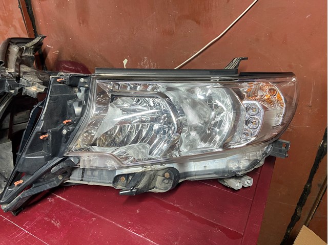 8113060N10 TOYOTA Фара правая купить в Николаев